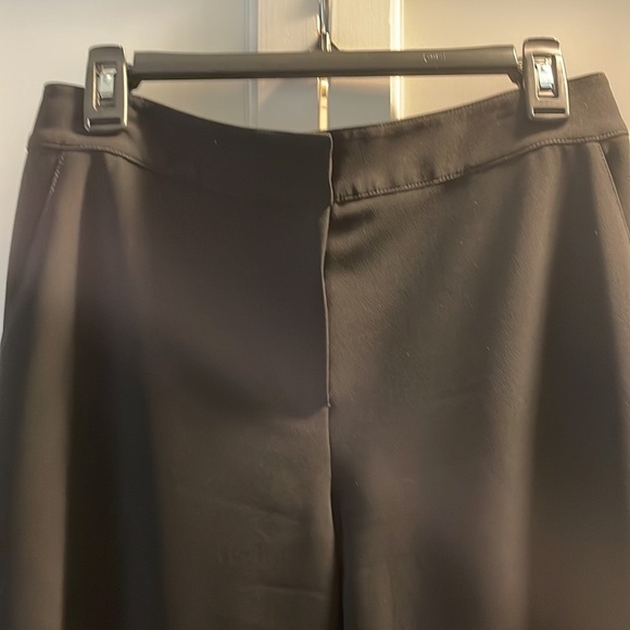 St.John Caviar dress pants. Satin lined Side pockets. Ankle length. 27” inseam. - Picture 6 of 9